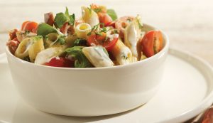 Pasta met romige kip, pesto en cashewnoten